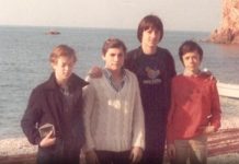 ČETIRI DRUGA SLIKALA SE NA PLAŽI Nisu ni slutili da će se istog dana boriti za život u jednoj od najvećih tragedija u Jugoslaviji