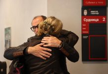 DRAMATIČNO U SUDNICI: Očevi ubijenih devojčica napustili Palatu pravde, odbrana ratuje s tužilaštvom! “NE MOGU DA SLUŠAM OVO”