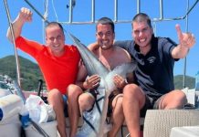 ŠOK U BUDVI, ULOVLJENA AJKULA OD 200 KILA: Duga preko 3 metra, ljudi NE VERUJU SVOJIM OČIMA! Pogledajte neverovatan prizor (FOTO)