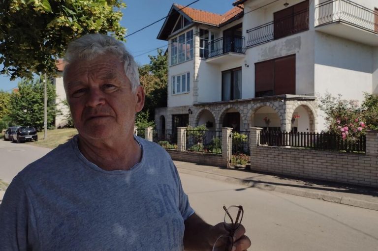 “KAD SAM REKAO MIĆI DA NEMAM PARA, ON MI JE POMOGAO”: Komšija uplakan o porodici Milojević! PRATILA IH VELIKA TUGA