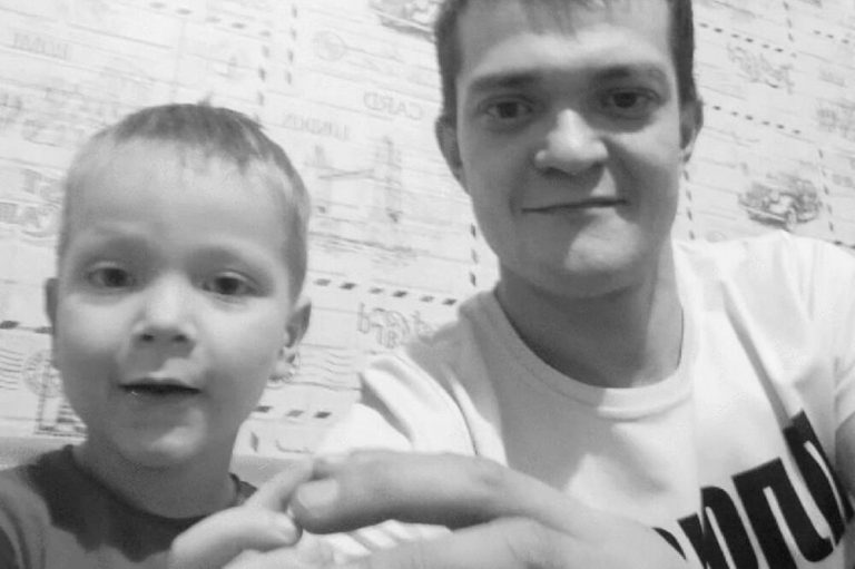 MALI DANIJEL POGINUO POSLE OČEVE SAHRANE: Selo zavijeno u crno, porodica van sebe, dečak stalno govorio da želi da IDE KOD TATE