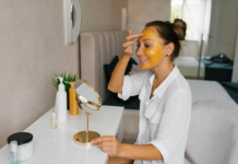 “PEGLA” I SPRJEČAVA BORE, KOŽA KAO NOVA: Maska od samo 2 sastojka – ova namirnica čini čuda za lice