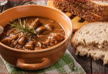 ČUVENI KUHAR OTKRIO RECEPT ZA PRAVI GULAŠ: Zbog 1 sastojka meso bude mekano kao duša, a saft preukusan🍲🍲🍲