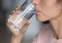 Kako smršati sa stomaka za mjesec dana? Pomiješajte s vodom i popijte ujutro, KILOGRAMI će odletjeti!