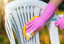 Kako najlakše očistiti bele plastične stolice? Trikovi uz koje će blistati kao da su sada stigle iz fabrike