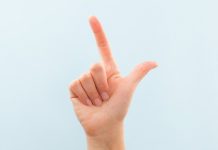 Da li možete da držite palac i kažiprst pod uglom od 90°? Evo šta to bitno govori o vama