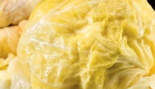 Ukiselili ste kupus, a NISTE DODALI OVU VOĆKU: Brzo u kacu ubacite samo 2 KRIŠKE – Bit ćete nam zahvalni (RECEPT)