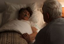 Muž je sahranio ženu, a ona ustala iz groba i pokucala mu na vrata: Ovo je prvi dokumentovani slučaj “vaskrsenja”