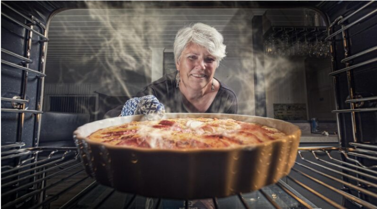 Male tajne za savršenu pitu: Tradicionalni preliv koji daje mekoću, sočnost i ukus kao iz najboljih restorana