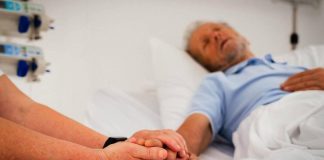 Stručnjaci otkrili: ‘Ovaj simptom na rukama pokazuje da je neko blizu smrti’