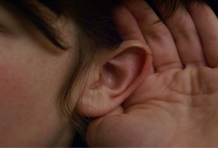 Zujanje, pištanje ili šum u ušima: šta je tinitus, zašto se javlja ?