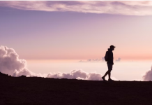 Šta govori hodanje sa rukama sklopljenim iza leđa? Suptilni signali govora tijela…