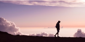 Šta govori hodanje sa rukama sklopljenim iza leđa? Suptilni signali govora tijela…