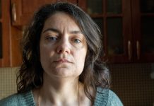 Nakon bolne dijagnoze, muž se spakovao i bez reči me ostavio s dvoje dece: Isplakala sam reku suza, a onda sam ga srela na ulici i shvatila zašto je to uradio