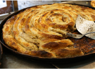 Otkrijte pametne trikove koje su prenijele iskusne domaćice kako biste svojim domaćim pitama podigli izgled restorana.