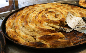 Otkrijte pametne trikove koje su prenijele iskusne domaćice kako biste svojim domaćim pitama podigli izgled restorana.