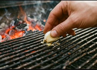 Malo ljudi zna: zašto trljati češanj češnjaka po roštilju prije pečenja roštilja?