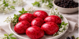 Na OVAJ NAČIN se dobijaju NAJLEPŠE CRVENE NIJANSE I EFEKAT MERMERA: Uskršnja jaja izgledaju nestvarno, a tehnika je potpuno prirodna