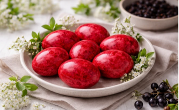 Na OVAJ NAČIN se dobijaju NAJLEPŠE CRVENE NIJANSE I EFEKAT MERMERA: Uskršnja jaja izgledaju nestvarno, a tehnika je potpuno prirodna