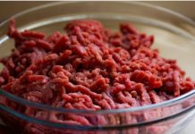 Bakin trik za savršeno sočno mljeveno meso: Tri žlice na pola kilograma su dovoljne