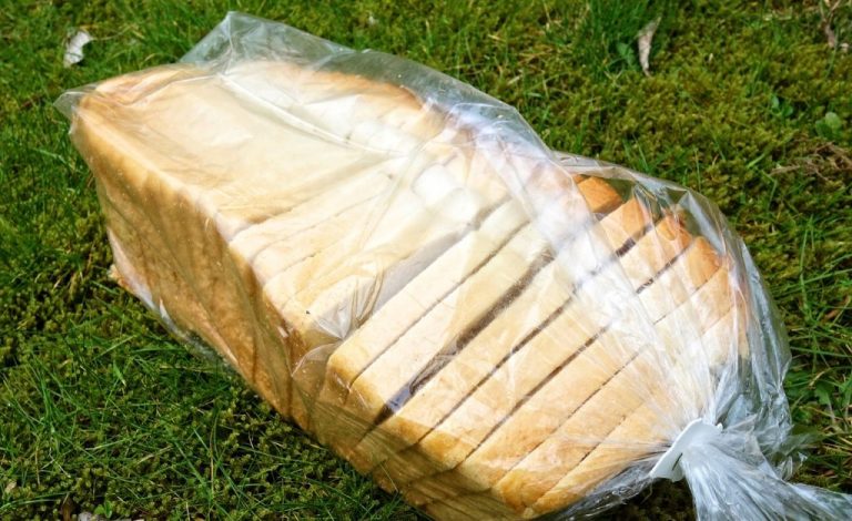 Nikako ne kupujte sečeni hleb u kesi: Evo na šta treba da obratite pažnju
