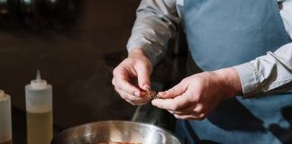 Pre prženja, džigericu pospite ovim sastojkom: Profesionalni kuvar otkrio tajnu, na taj način neće biti gorka i žilava Pre prženja, džigericu pospite ovim sastojkom: Profesionalni kuvar otkrio tajnu, na taj način neće biti gorka i žilava - content image