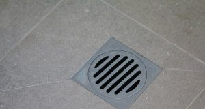Smrdi iz kupatila kad pada kiša?Jednu sitnicu iz kuhinje ubacite u odvod i riješen problem Smrdi iz kupatila kad pada kiša?Jednu sitnicu iz kuhinje ubacite u odvod i riješen problem - featured image